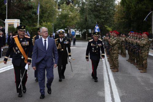 (Ξένη Δημοσίευση). Ο  Πρόεδρος της Δημοκρατίας, Κωνσταντίνος Τασούλας (Κ)   προσέρχεται για την κατάθεση στεφάνου στο Ηρώο του Γ΄ Σώματος Στρατού, λίγο πριν ξεκινήσει η στρατιωτική παρέλαση για την επέτειο της 28ης Οκτωβρίου 1940, στη Θεσσαλονίκη, Τετάρτη 28 Οκτωβρίου 2026. Με τη μεγάλη στρατιωτική παρέλαση στη Θεσσαλονίκη, ενώπιον του Προέδρου της...