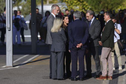 epa13339232 Spain's King Felipe VI (L) and Queen Letizia (3-L) arrive to visit individuals injured in a catastrophic high-speed train collision at the University Hospital of Toledo, Spain, 29 October 2026. At least 69 people were killed and dozens hospitalized after an Iryo passenger service and an AVE train collided on 28 October near the municipality of...