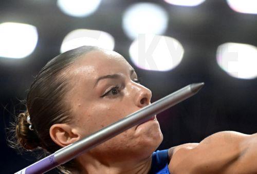 epa10130882 Elina Tzengko of Greece in action during the women's javelin throw finals at the European Championships Munich 2022, Munich, Germany, 20 August 2022. The championships will feature nine Olympic sports, Athletics, Beach Volleyball, Canoe Sprint, Cycling, Artistic Gymnastics, Rowing, Sport Climbing, Table Tennis and Triathlon.  EPA/CHRISTIAN BRUNA