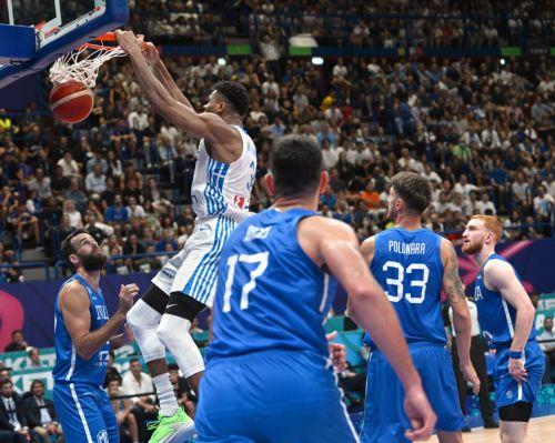 epa10158194 Greeceâ€™s Giannis Antetokounmpo scores a basket during the FIBA EuroBasket 2022 group C stage match between Greece and Italy at the Assago Forum, in Assago, near Milan, Italy, 03 September 2022.  EPA/DANIEL DAL ZENNARO