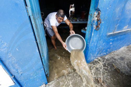 epaselect epa10206706 A resident uses a water basin to remove floodwater from a local eatery amid flooding caused by typhoon Noru in San Miguel town of Bulacan province, north of Manila, Philippines 26 September 2022. Typhoon Noru crossed the northern Philippine region of Luzon on 25 September and prompted thousands to evacuate due to heavy rain and strong...