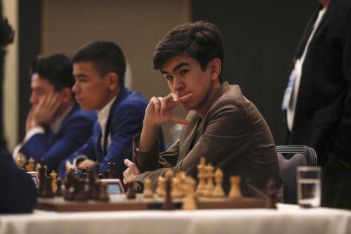 epa10325316 Vokhidov Shamsiddin, member of Uzbekistan's team, competes during the World Team Chess Championship semifinals in Jerusalem, 24 November 2022. The Israel Chess Federation hosts the World Team Championship between 20-25 November.  EPA/ATEF SAFADI