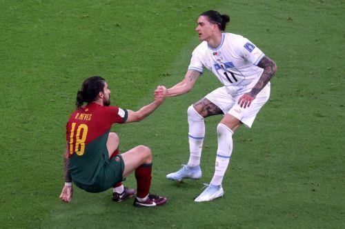epa10335382 Darwin Nunez (R) of Uruguay helps Ruben Neves of Portugal onto his feet during the FIFA World Cup 2022 group H soccer match between Portugal and Uruguay at Lusail Stadium in Lusail, Qatar, 28 November 2022.  EPA/Abedin Taherkenareh