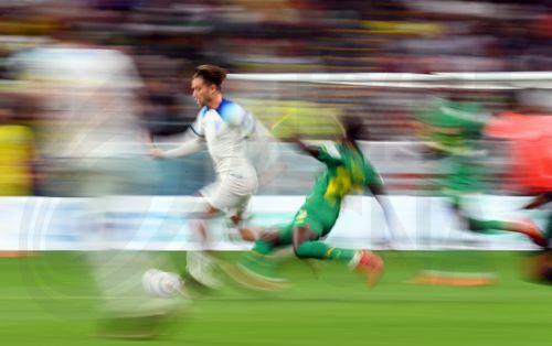 epa10348809 Jack Grealish (L) of England in action during the FIFA World Cup 2022 round of 16 soccer match between England and Senegal at Al Bayt Stadium in Al Khor, Qatar, 04 December 2022.  EPA/Neil Hall
