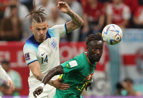 epa10348813 Kalvin Phillips (L) of England in action against Famara Diedhiou of Sengal during the FIFA World Cup 2022 round of 16 soccer match between England and Senegal at Al Bayt Stadium in Al Khor, Qatar, 04 December 2022.  EPA/Tolga Bozoglu