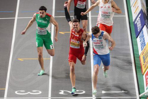 epa10500030 Oscar Husillos (C) of Spain and Matej Krsek of Czech Republic (R) compete in the Men's 400m Round 1 heat 4 at the European Athletics Indoor Championships in Istanbul, Turkey, 03 March 2023.  EPA/ERDEM SAHIN