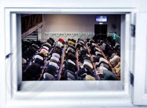 epaselect epa10537661 Visitors to the Blue Mosque during evening prayers at the start of the fasting month of Ramadan in Amsterdam, the Netherlands, 22 March 2023. Muslims around the world celebrate the holy month of Ramadan, by praying during the night time and abstaining from eating, drinking, and sexual acts during the period between sunrise and sunset....