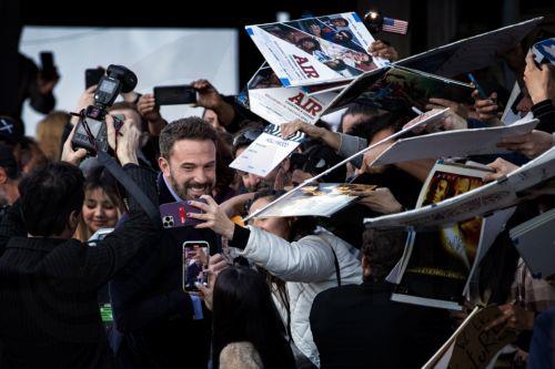 epa10546543 US actor Ben Affleck (C) interacts with fans in the street as he arrives to attend the premiere of 'Air' at the Regency Village Theatre in Los Angeles, California, USA, 27 March 2023. The movie will be released in theaters on 05 April 2023.  EPA/ETIENNE LAURENT