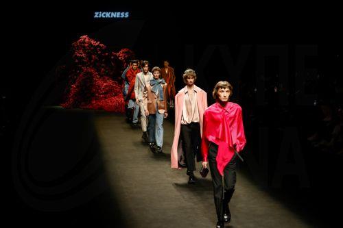 epa10546743 Models present creations by 'Zickness by Zic' during the China Fashion Week A/W 2023 in Beijing, China, 28 March 2023. The 2023 China Fashion Week runs from 24 to 31 March 2023.  EPA/MARK R. CRISTINO