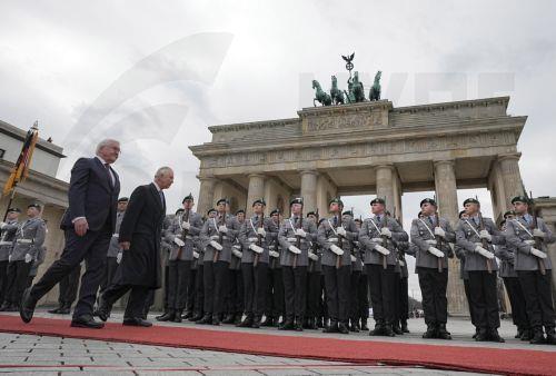 epa10549594 Britain's King Charles III is welcomed with military honors by German President Frank-Walter Steinmeier (L) at the Brandenburg Gate Berlin, Germany, 29 March 2023. The King and The Queen Consort's first state visit to Germany is taking place in Berlin, Brandenburg and Hamburg from 29 March to 31 March  EPA/Michael Kappeler / POOL