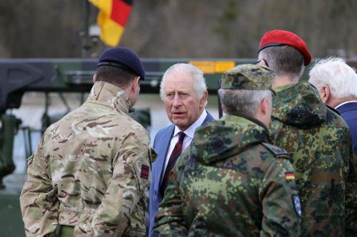 epa10550633 Britain's King Charles III (C) meets German soldiers during a visit at the GER/UK Engineer Bridge Battalion 130 in Finowfurt, Germany, 30 March 2023. King Charles is on a three-day visit to Germany, his first state visit abroad as a monarch.  EPA/Andreas Rentz / POOL