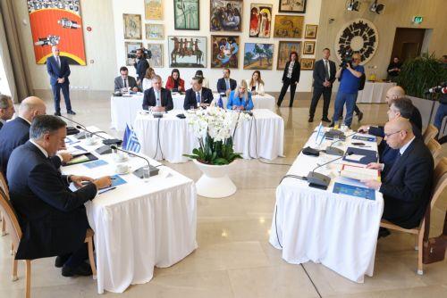 Ο Υπουργός Εξωτερικών Δρ Κωνσταντίνος Κόμπος, ο Υπουργός Εξωτερικών της Ελλάδας κ. Νίκος Δένδιας και ο Υπουργός Εξωτερικών του Ισραήλ κ. Eli Cohen σε Τριμερή Συνάντηση.