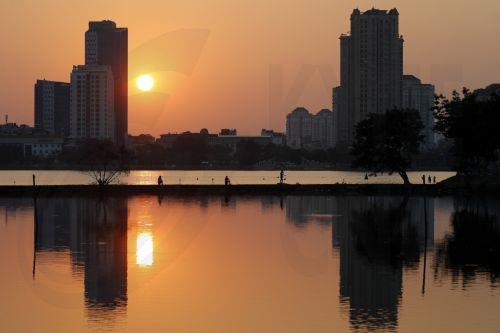 epa10633973 People go fishing during sunset at West Lake, a popular destination to escape the high temperatures in Hanoi, Vietnam, 17 May 2023. The northern and central regions of Vietnam have been impacted by hot weather, with temperatures of up to 40 degrees Celsius.  EPA/LUONG THAI LINH