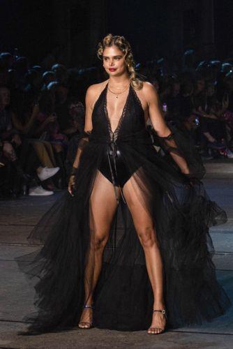 epa10634035 A model presents a creation at the David Jones Indigenous fashion show during Australian Fashion Week 2023 at Carriageworks in Sydney, New South Wales, Australia, 17 May 2023.  EPA/FLAVIO BRANCALEONE AUSTRALIA AND NEW ZEALAND OUT