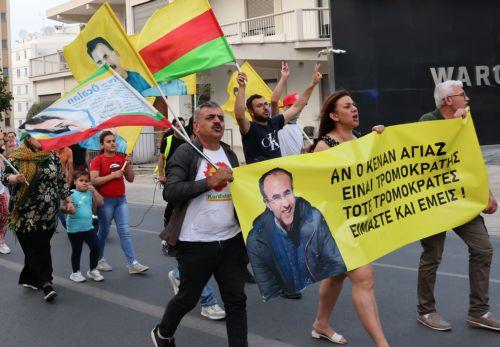 Ο Κυπροκουρδικός Σύνδεσμος Αλληλεγγύη το Απελευθερωτικό Κίνημα "Κυκλάμινο" το Πολιτιστικό Κέντρο Κουρδιστάν «Θεόφιλος Γεωργιάδης» , το ΑΚΕΛ το Κινήμα Οικολόγων - Συνεργασία Πολιτών και Κούρδοι που διαμένουν στην Κύπρο πραγματοποίησαν πορεία διαμαρτυρίας από Πλατεία Ελευθερίας προς την Γερμανική Πρεσβεία και το Προεδρικό Μέγαρο για την απόφαση έκδοσης του...