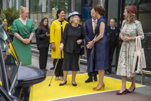 epa10669228 Princess Beatrix of the Netherlands (C) speaks with museum director Emilie Gordenker (C-R) as she leaves after a tour of the Van Gogh Museum in Amsterdam, the Netherlands, 02 June 2023. The museum is celebrating its 50th anniversary with a free Sunflower Art Festival on Museumplein and a special edition of Vincent on Friday.  EPA/EVERT ELZINGA