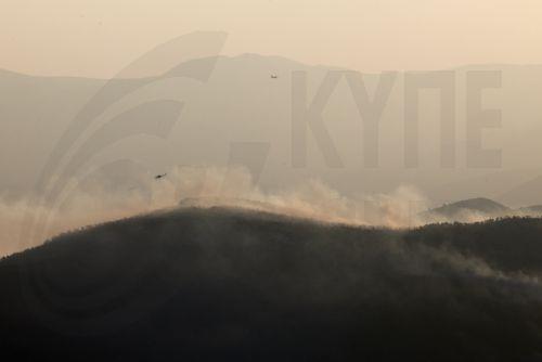 (Ξένη Δημοσίευση) Ο πρωθυπουργός Κυριάκος Μητσοτάκης (δεν εικονίζεται) επισκέπτεται την Πάρνηθα, μέχρι το Πυροφυλάκιο της Κυράς, στην κορυφή του βουνού, και ενημερώθηκε από τα στελέχη του Πυροσβεστικού Σώματος για τις επιχειρήσεις κατάσβεσης με εναέρια και επίγεια μέσα που βρίσκονταν εκείνη την ώρα σε εξέλιξη στο δυτικό μέτωπο της πυρκαγιάς, έχοντας από το...