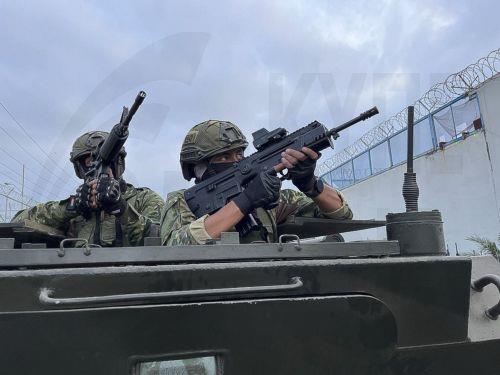 epa10820126 A handout photo made available by the Ecuadorian Armed Forces showing troops carrying out an operation at the Men's Social Rehabilitation Center No. 1, also known as the Litoral Penitentiary, in Guayaquil, Ecuador, 25 August 2023. Around 1,700 members of the Ecuadorian Police and Armed Forces carried out on 25 August an intervention in the...