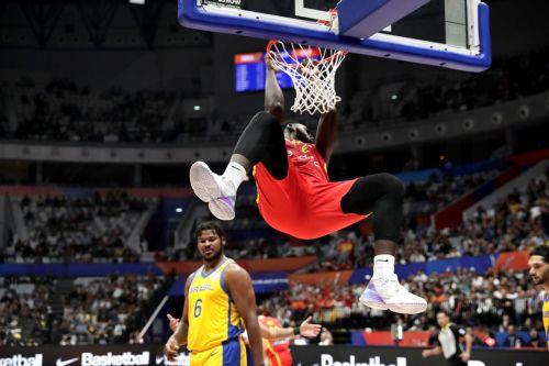 epa10825463 Usman Garuba of Spain in action during the FIBA Basketball World Cup 2023 group stage match between Brazil and Spain in Jakarta, Indonesia, 28 August 2023.  EPA/ADI WEDA
