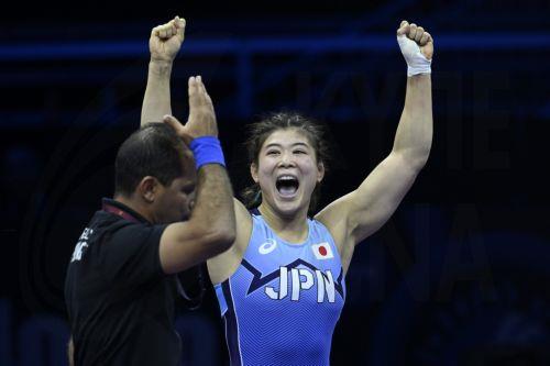 epa10872282 Nonoka Ozaki of Japan celebrates after winning against Macey Ellen Kilty of the USA in the Women's free style 65kg gold medal match of the Wrestling World Championships 2023 in Belgrade, Serbia, 20 September 2023.  EPA/Tamas Kovacs HUNGARY OUT
