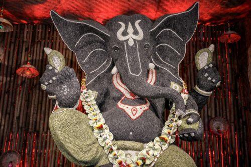 epa10876698 A nine-foot tall idol of elephant-headed Hindu god Lord Ganesha made out with five different types of organic seeds, is presented during the Ganesh Festival at the Shree Sai Darshan Mitra Mandal, in Mumbai, India, 22 September 2023. The idol is presented as part of the ten-day long Ganesh Chaturthi festival celebrated all over India.The Ganesh...