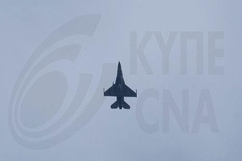epa10973152 An Israeli army F-16 fighter jet flies over the northern Gaza Strip, as seen from Sderot, Israel, 13 November 2023. More than 11,000 Palestinians and at least 1,200 Israelis have been killed, according to the Israel Defense Forces (IDF) and the Palestinian health authority, since Hamas militants launched an attack against Israel from the Gaza...
