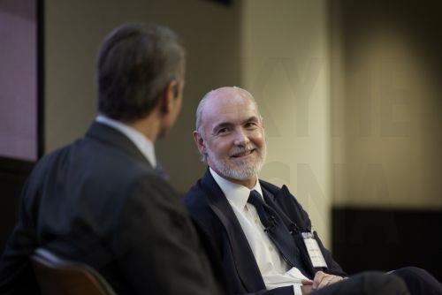 (Ξένη Δημοσίευση) Ο πρωθυπουργός Κυριάκος Μητσοτάκης (Α) μιλάει κατά τη διάρκει συζήτησης με τον αντιπρόεδρο επενδυτικής τραπεζικής της Morgan Stanley Luigi Rizzo (Δ), στο συνέδριο της Morgan Stanley και του Χρηματιστηρίου Αθηνών, στο Λονδίνο τη Δευτέρα 27 Νοεμβρίου 2023. Ο πρωθυπουργός, βρίσκεται στο Λονδίνο, όπου πραγματοποιεί συναντήσεις με επενδυτές,...