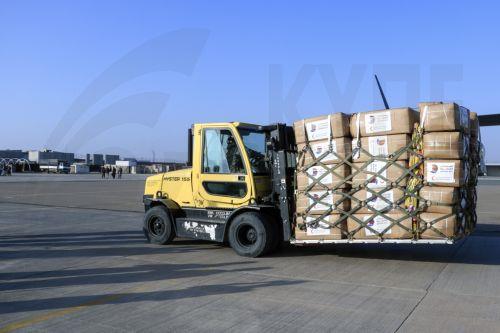 epa11004694 Airport staff offload winter aid sent from Qatar aboard a Qatar Air Force aircraft for earthquake victims, in Herat, Afghanistan, 30 November 2023. The Qatari government sent 70 tons of aid to Herat, Afghanistan to support earthquake victims. The first shipment included food, health kits, blankets, and dates, with two additional planes expected...