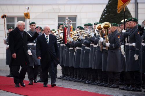 epa11010246 German President Frank-Walter Steinmeier (L) and Brazilian President Luiz Inacio Lula da Silva (R) walk during a reception with Military Honors at Bellevue Palace in Berlin, Germany, 04 December 2023. During his visit to Germany, the Brazilian president meets with the German president and takes part in the second German-Brazilian government...