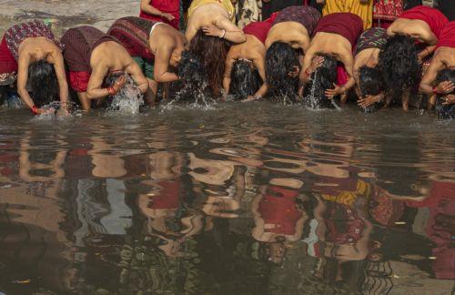 epa11102591 Nepalese Hindu devotees attend mass prayer during the first day of the month-long Madhav Narayan festival in Bhaktapur, Nepal, on 25 January 2024. The Madhav Narayan festival takes place for an entire month. It is devoted to religious fasting, holy bathing, and the study of the Swasthani book, a chapter or story read each evening by priests or...