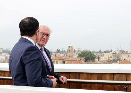 Ο Πρόεδρος της Δημοκρατίας κ. Νίκος Χριστοδουλίδης μαζί με τον Πρόεδρο της Γερμανίας Frank-Walter Steinmeier επισκέπτονται την παλιά πόλη της Λευκωσίας κατά μήκος της πράσινης γραμμής, Δευτέρα 12 Φεβρουαρίου 2024. ΚΥΠΕ/ΚΑΤΙΑ ΧΡΙΣΤΟΔΟΥΛΟΥ