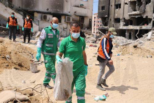 epa11265668 Crew members from the Palestinian ministries of health, justice, and interior work among the rubble searching for possible bodies after the Israeli army had left the Al-Shifa Medical Hospital Complex in Gaza City, 08 April 2024. According to the Israeli army spokesperson, approximately 500 suspects affiliated with Hamas were apprehended and 200...