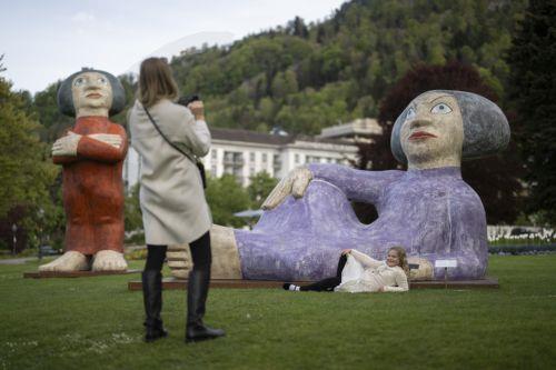 epa11307811 A kid poses next to a sculpture by Italian artist Matthias Sieff at the international outdoor art exhibition 'Bad Ragartz' in Bad Ragaz, Switzerland, 28 April 2024 (issued 29 April 2024). The exhibition officially opens on 04 May and runs until 30 October. Artworks by 88 artists are on display.  EPA/GIAN EHRENZELLER