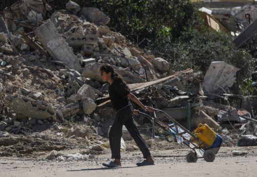 epa11327578 Internally displaced Palestinian girl walks after returning with family to Khan Younis town, southern Gaza Strip, 08 May 2024. The Israel Defence Forces (IDF) on 06 May called on residents of eastern Rafah to 'temporarily' evacuate to an expanded humanitarian area. On 07 May the IDF stated that its ground troops began an overnight operation...