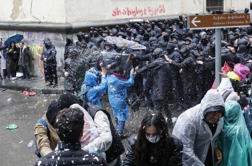 epa11336447 Georgian opposition party supporters clash with policemen during a rally against a draft bill on 'foreign agents' in downtown of Tbilisi, Georgia, 13 May 2024. Participants demand the repeal of the bill on 'foreign agents,' which will be considered in the third reading on May 13.  EPA/DAVID MDZINARISHVILI