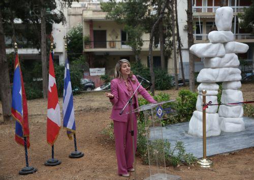 Η υπουργός Εξωτερικών του Καναδά Melanie Joly, μιλάει σε εκδήλωση για τα αποκαλυπτήρια του αγάλματος Inukshuk στο πάρκο των Ιλισίων, παρουσία του δήμαρχου Αθηναίων Χάρη Δούκα, Αθήνα, Παρασκευή 17 Μαΐου 2024. Το άγαλμα  Inukshuk της τεχνοτροπίας των αυτόχθονων Inuit του Καναδά  είναι ενας συμβολισμός των ανθρωπίνων δικαιωμάτων και της φιλίας των λαών....