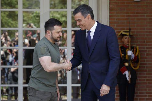 epa11373258 Spanish Prime Minister Pedro Sanchez (R) greets Ukrainian President Volodimir Zelenski (L) upon his arrival before their meeting at La Moncloa Palace, in Madrid, Spain, 27 May 2024.  EPA/CHEMA MOYA