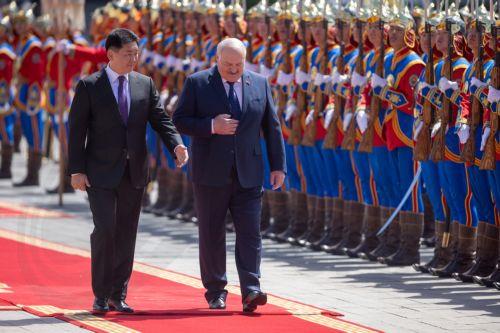 epa11386664 Belarusian President Alexander Lukashenko (R) and Mongolian President Ukhnaagiin Khurelsukh (L) review honor guards during a welcome ceremony at Sukhbaatar Square in Ulaanbaatar, Mongolia, 03 June 2024. Belarus President Alexander Lukashenko is in Mongolia for a state visit.  EPA/BYAMBASUREN BYAMBA-OCHIR
