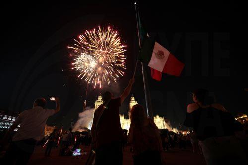 epa11386741 Fireworks during celebrations of the electoral victory of Mexico's Presidential candidate Claudia Sheinbaum after the general elections, in Mexico City, Mexico, 03 June 2024. Sheinbaum, a climate scientist and former mayor of Mexico City, is to be Mexico's first female President after she obtained between 58.3 and 60.7 per cent of the votes...