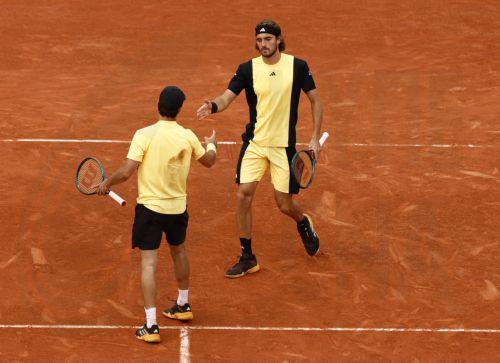 epa11393313 Stefanos (R) and Petros Tsitsipas of Greece in action during their Men's Doubles quarter final match against Marcelo Arevalo of El Salvador and Mate Pavic of Croatia during the French Open Grand Slam tennis tournament at Roland Garros in Paris, France, 06 June 2024.  EPA/MOHAMMED BADRA