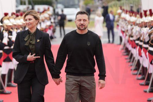 epa11393476 Ukrainian President Volodymyr Zelensky and his wife Olena Zelenska arrive at the international ceremony at Omaha Beach, Saint-Laurent-sur-Mer, France, 06 June 2024. More than 160.000 Western allied troops landed on beaches in Normandy on 6 June 1944 launching the liberation of Western Europe from Nazi occupation during World War II. ...