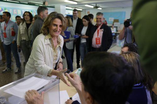 epa11399028 Third Deputy Prime Minister Teresa Ribera, head of the Spanish Socialist Party list for EU Parliament election, cast her ballot at a polling station in Mahadahonda, Madrid, Spain, 09 June 2024. More than 38 million Spaniards go to the pools tod elect 61 EU Parliament members that will represent Spain at the European Chamber.  EPA/Zipi