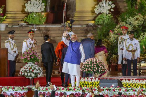 epa11400358 India's Bharatiya Janata Party (BJP) leader, Narendra Modi (C), waves and thanks everyone after taking oath as India's new prime minister during the swearing-in ceremony at the presidential palace in New Delhi, India, 09 June 2024. Indian Prime Minister Modi, 73, has been sworn in for a third consecutive term after the BJP and its alliance party...