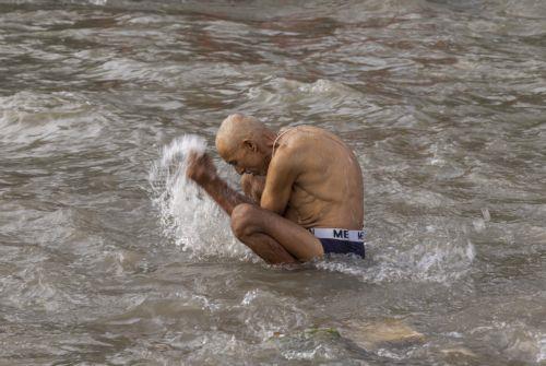 epa11579149 A Nepalese devotee performs a ritual at the Bagmati River to commemorate their deceased father at the sacred shrine of Lord Shiva, Gokarneswor Shrine, near Kathmandu, Nepal, 02 September 2024. On Father's Day, sons and daughters show their gratitude to their fathers, bringing them presents, sweets and fruits. Those who no longer have a father,...