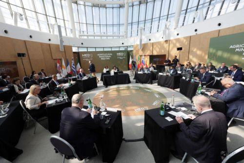 Η Υπουργός Γεωργίας, Αγροτικής Ανάπτυξης και Περιβάλλοντος δρ Μαρία Παναγιώτου υποδέχεται τις αντιπροσωπίες των κρατών μελών (Γαλλία, Ελλάδα, Ιταλία, Ισπανία, Κροατία, Μάλτα, Πορτογαλία και Σλοβενία) που συμμετέχουν στην Υπουργική Συνάντηση MED9.