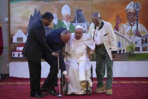 epa11594272 Pope Francis (C) is helped by an aide and East Timor President Jose Ramos-Horta (R) to stand up during the welcome ceremony at the Presidential Palace in Dili, East Timor, also known as Timor Leste, 09 September 2024. Pope Francis is traveling from 02 to 13 September to conduct apostolic visits to Indonesia, Papua New Guinea, East Timor, and...