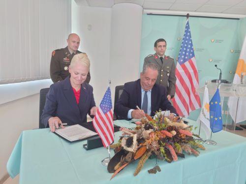 Υπογραφή Οδικού Χάρτη Αμυντικής Συνεργασίας ΚΔ-ΗΠΑ, Υπουργός Άμυνας-Βοηθός Υπουργού Άμυνας ΗΠΑ 