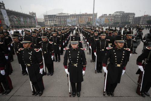 epa11608794 Members of the Mexican Armed Forces take part in the parade for the 214th anniversary of the beginning of Mexico's Independence, on the Zocalo square in Mexico City, Mexico, 16 September 2024. Mexico's Armed Forces welcomed the future president, Claudia Sheinbaum, who will assume power on 01 October, and said they are ready to be under her...