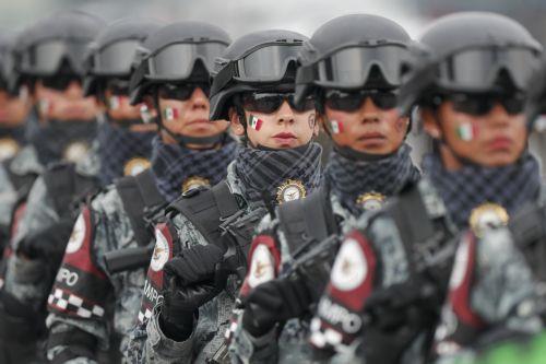 epa11608798 Members of the Mexican Armed Forces take part in the parade for the 214th anniversary of the beginning of Mexico's Independence, on the ZÃ³calo square in Mexico City, Mexico, 16 September 2024. Mexico's Armed Forces welcomed the future president, Claudia Sheinbaum, who will assume power on 01 October, and said they are ready to be under her...