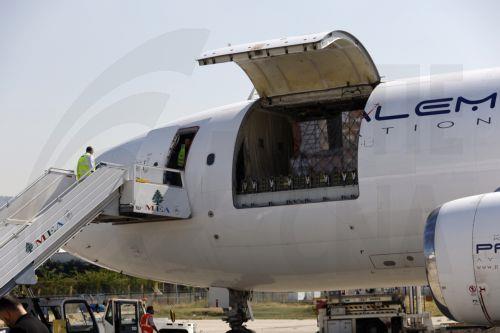 epa11641321 Workers carry out aids, medicines, and medical supplies provided by the World Health Organization (WHO) from a plane at Beirut airport, in Beirut, Lebanon, 04 October 2024. Lebanese Minister of Health, Firas Abiad, announced on 03 October, that 1,974 people have been killed, including 127 children and 261 women, and 9,384 others have been...